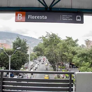 Acogedor Barrio La Floresta Medellín